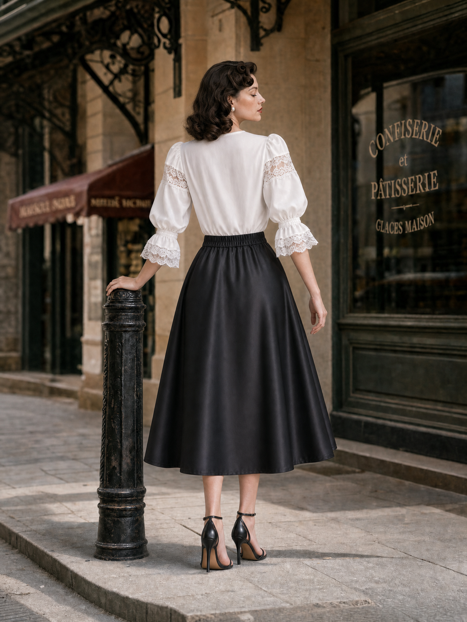 Vintage Lace Spliced V-Neck Blouse